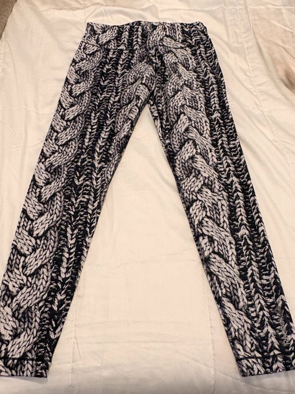 Reebok Black/White Abstract Print Leggings – Size Small
